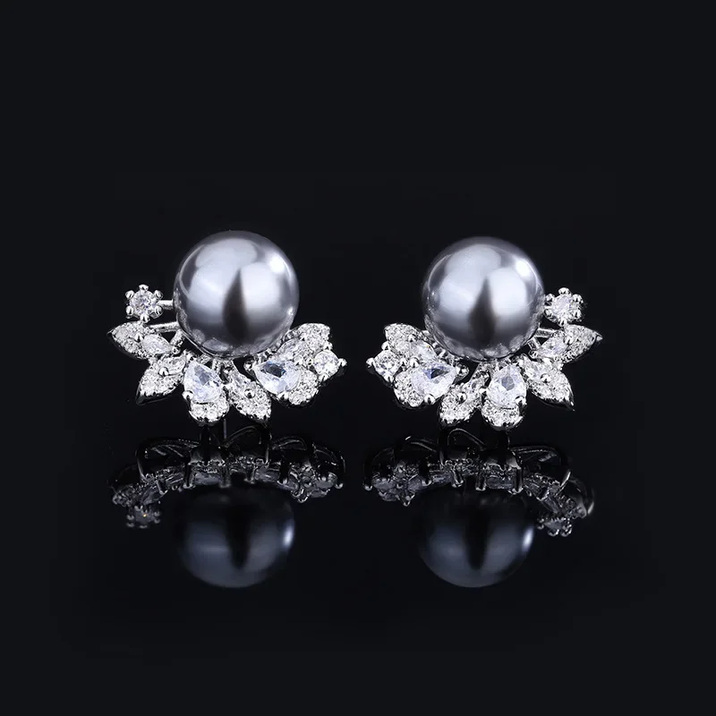 

Retro Water Droplet Flower White Pearl Compact Exquisite Women's Designer Prom Jewelry French Luxury Fashion Forward Glamorous