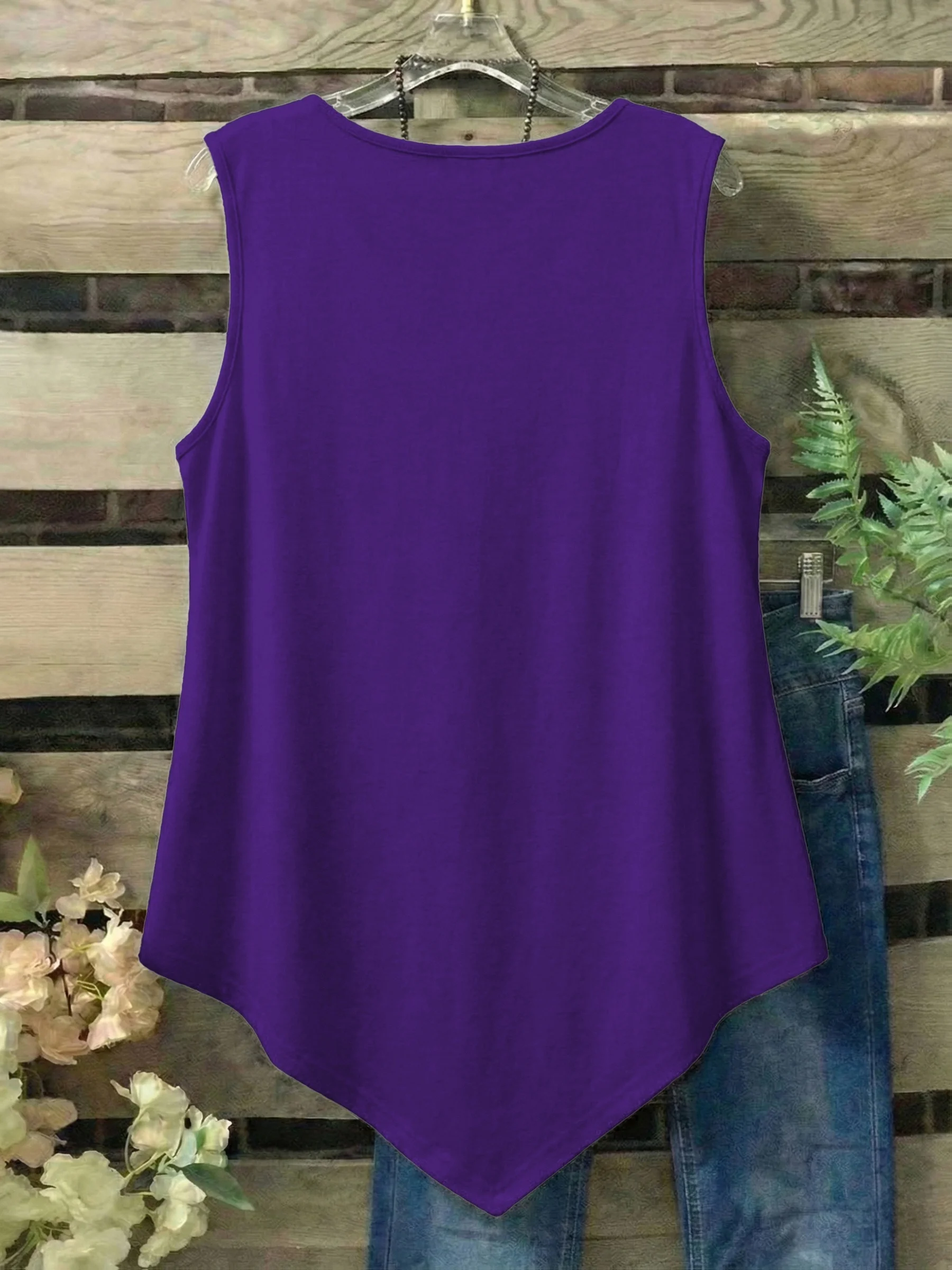 Ärmelloses Damen-Top in Übergröße mit Knopfdetail für mühelosen Stil – Detail 6