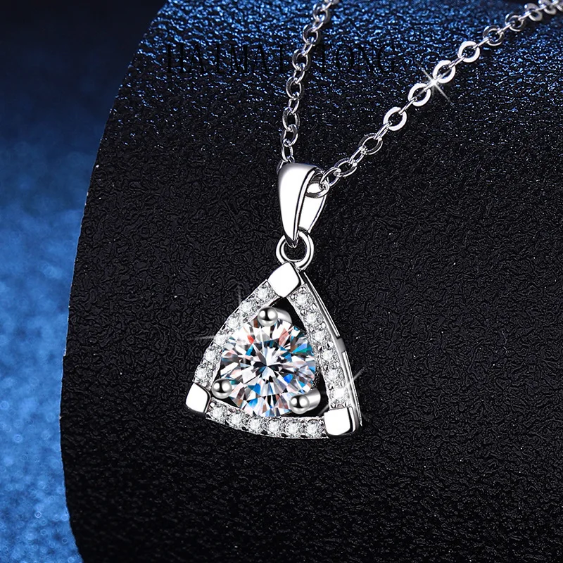 

HAIMAITONG PT950 Platinum, Necklace Moissanite Pendant Light Luxury Geometry Necklace Women's 1 Carat D Color Moissanite Necklac