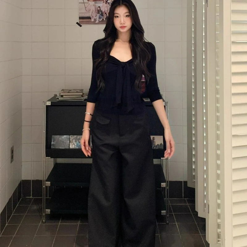 T-shirt à épaules dénudées pour femmes, couleur unie, à la mode, cintré à la taille, purement façonnant, col bas, noir, automne 2026