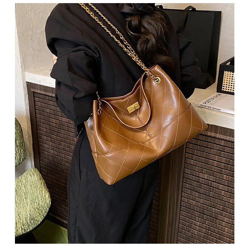 

One Size Women's Armpit Bag Zipper Closure PU Leather Stitched Details 2024 Fall Fashion No Charm Simple Elegant Design