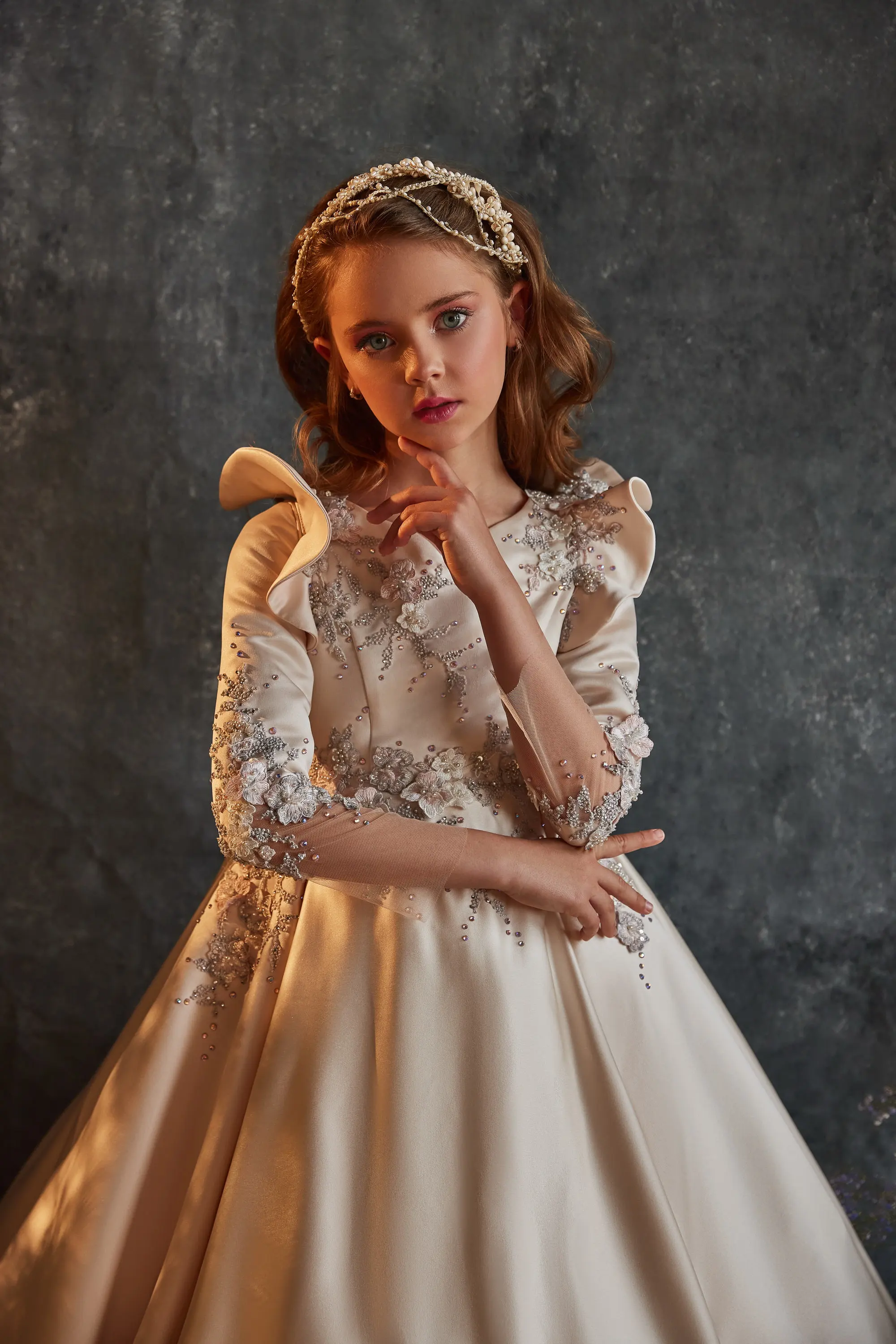 Precioso vestido de princesa de satén para niñas, vestido de fiesta de desfile de manga larga con cuentas de flores, vestido de baile de graduación de cumpleaños