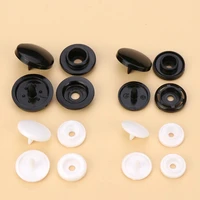 Boutons à pression en plastique noir/blanc T5 1