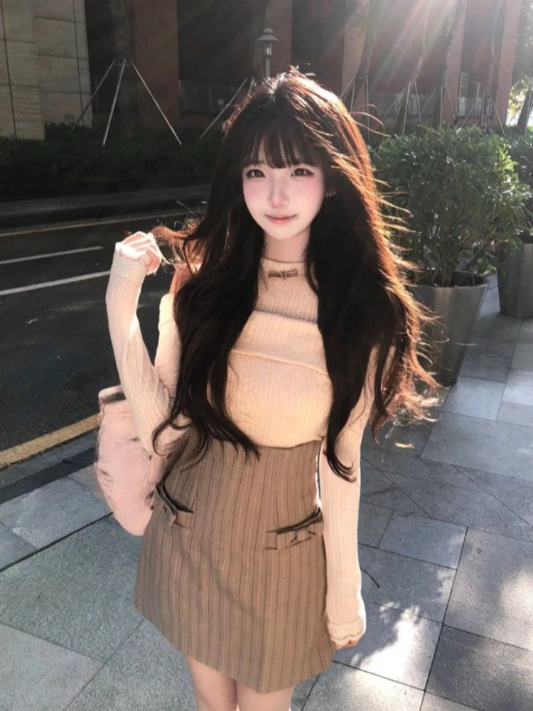 Vintage Sweet Women's 2 Piece Set Knit Off Shoulder Top + High Waist Striped Mini Skirt Aesthetic Retro Y2K Casual Party Outfits:Zestaw damski w stylu vintage, słodki, dwuczęściowy: dzianinowa bluzka z odkrytymi ramionami + spódniczka mini w paski z wysokim stanem, estetyczny, retro, Y2K, na co dzień, na imprezę.