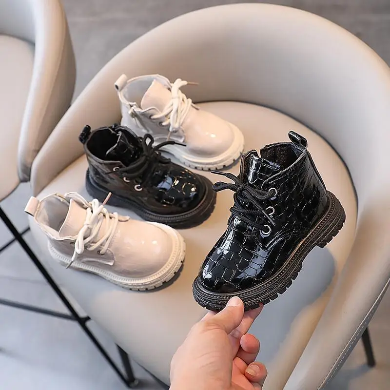 

Детские ботинки, осень-зима 2021, новые модные модные ботинки из блестящей кожи, короткие сапоги, детские ботинки унисекс из лакированной кожи, новый стиль