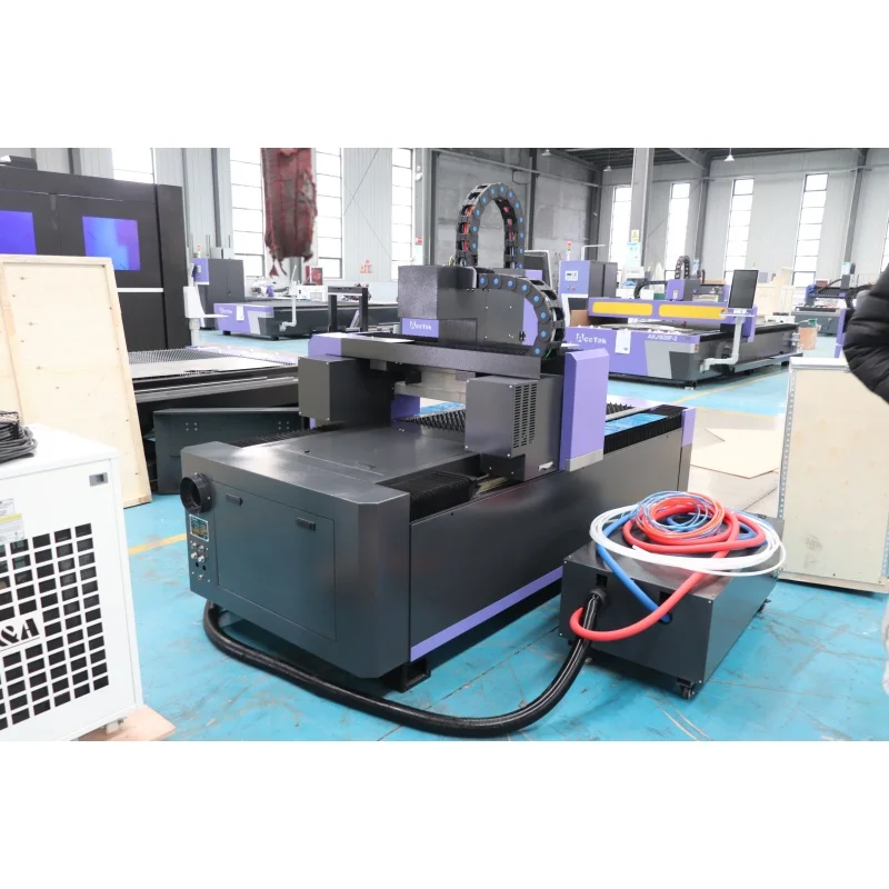 3000 watt Fiber Laser Cutting Machine Laser Iron Steel AKJ6010F Cutter for Metal Sheet