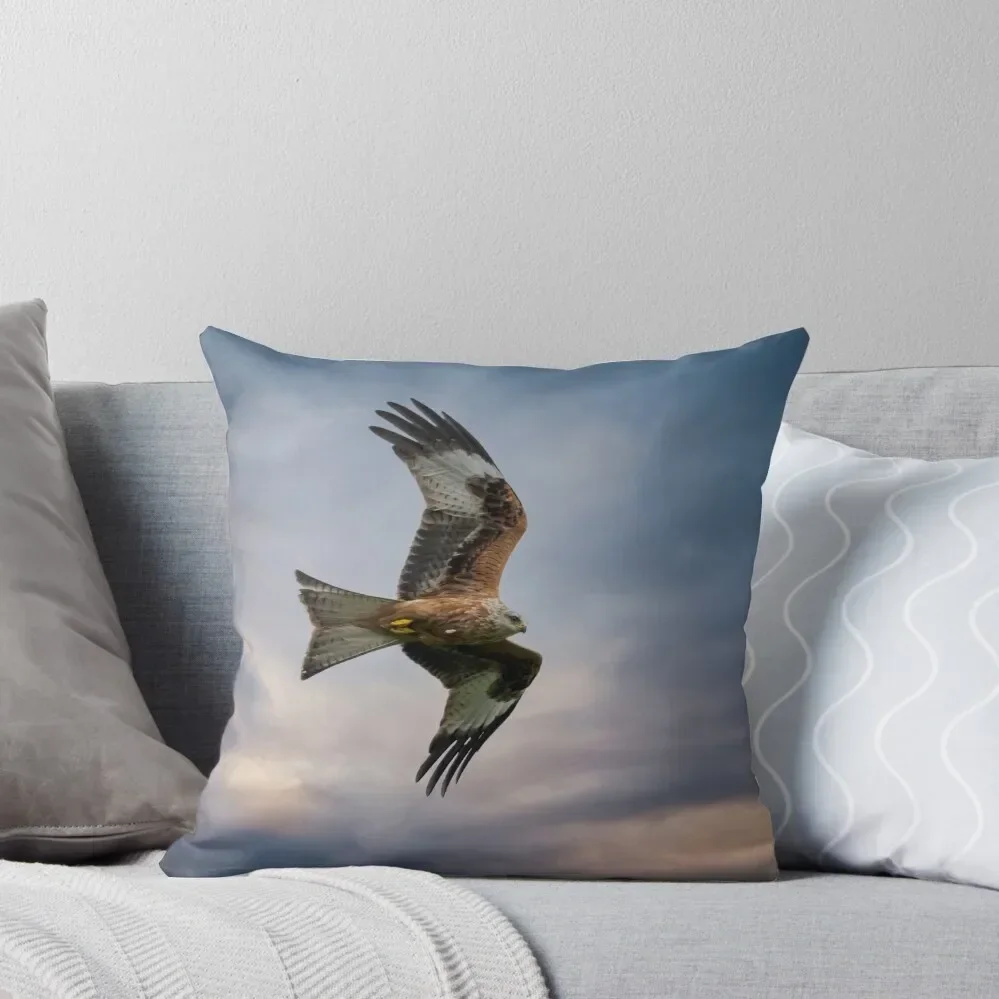 

Red Kite in flight Throw Throw Pillow Decorative Cushion Cover Couch Pillows Luxury Room Decorative Cushions pillow