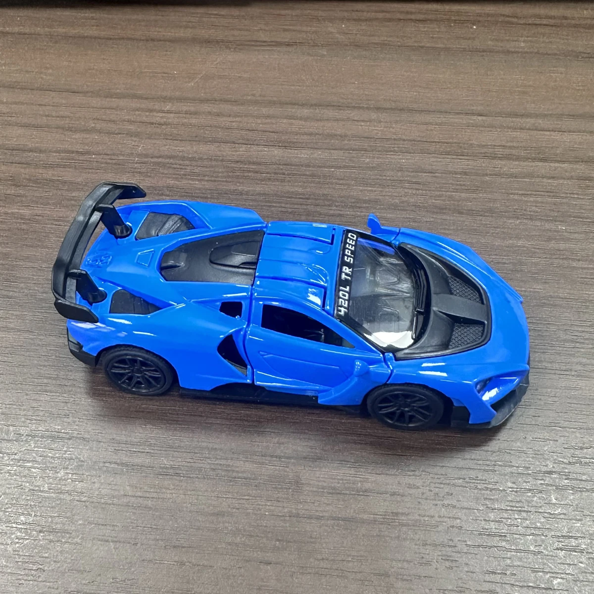 Miniature Racing Car Model Sports Ornament Alloy Die-Cast Pull-Back with Opening Doors Boys' Toy Car Enthusiast Accessories Collection Holiday Creative Gift