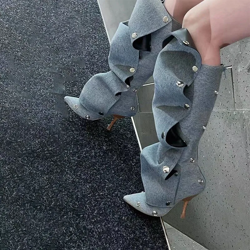 

Женские сапоги до колена с застежкой-молнией сзади, женская обувь с острым металлическим заклепком, синие джинсовые повседневные сапоги до колена для двух видов одежды