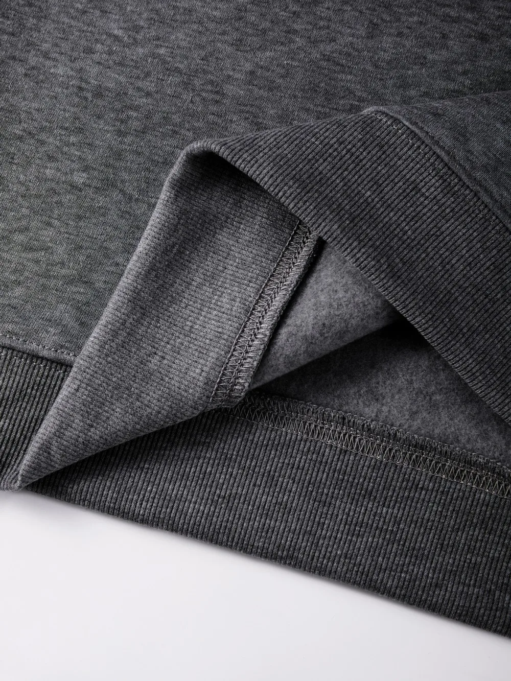 Circolare Daisy Font Surround Print Plus Size Top Donna Autunno Felpa casual Comodo abbigliamento caldo Tasca in pile Morbido streetwear