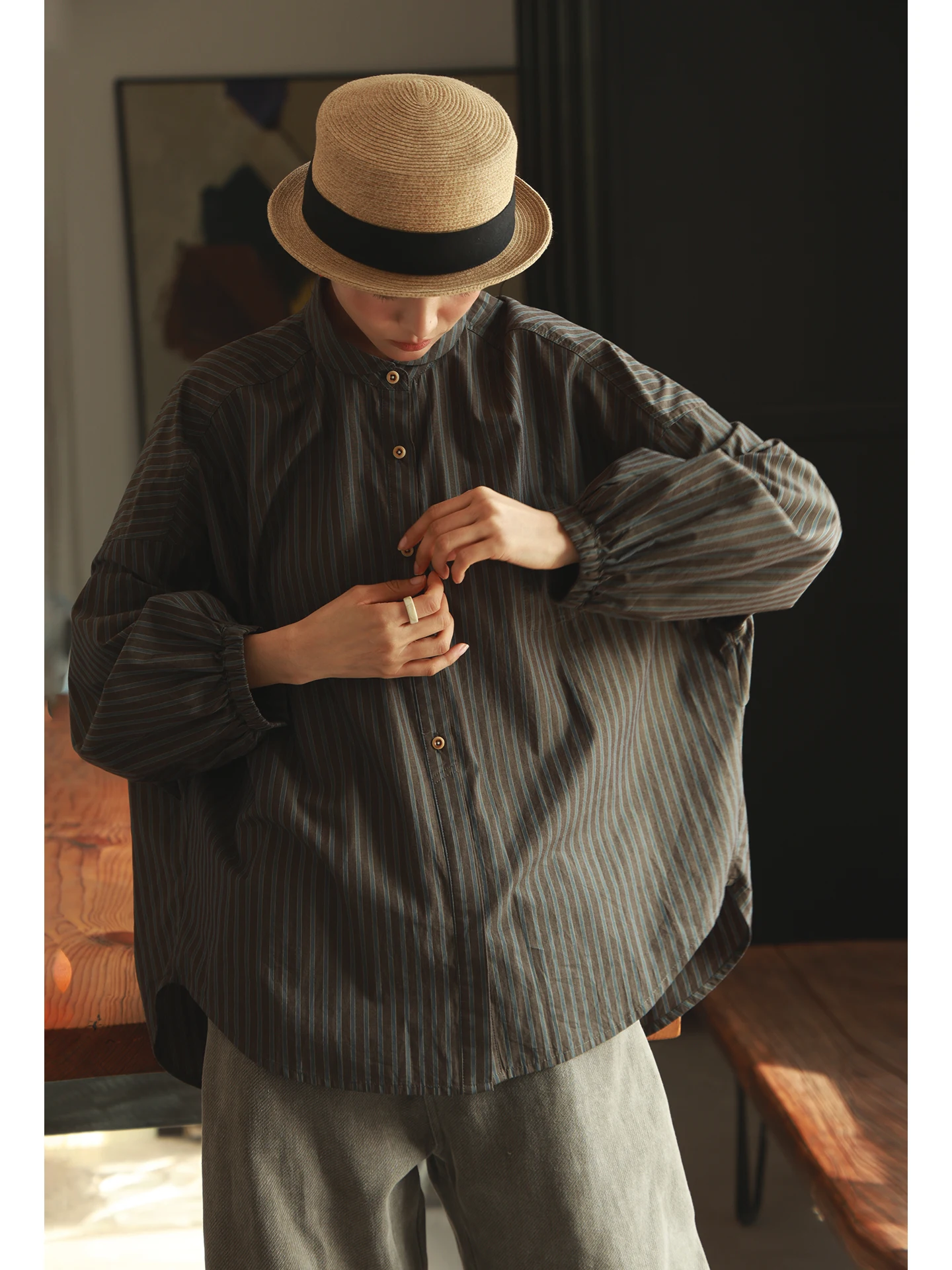 

Художественная хлопковая рубашка для женщин, весенняя коллекция, в полоску, с маленьким воротником, длинными рукавами, свободного кроя, модная одежда в стиле художника