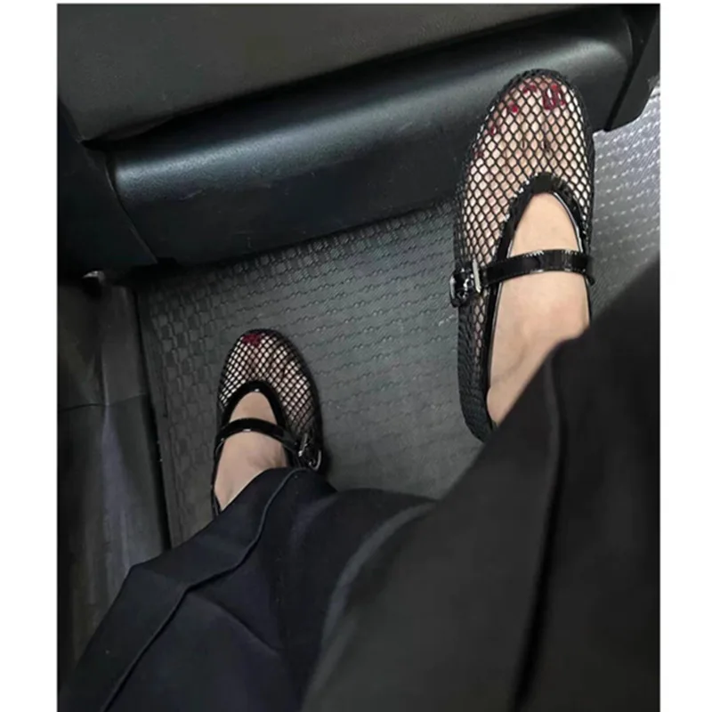 Round headed fish mesh hollow ballet dance shoes for women 2025 summer fashion flat bottomed belt buckle single shoe