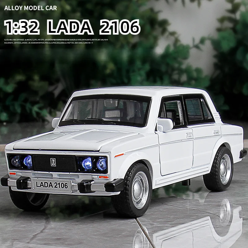 1:32 LADA 2106 Alloy Classic Car Model Diecast Car Toy Simulation Sound And Light Toy Collection Gift Car Decoration Ornaments