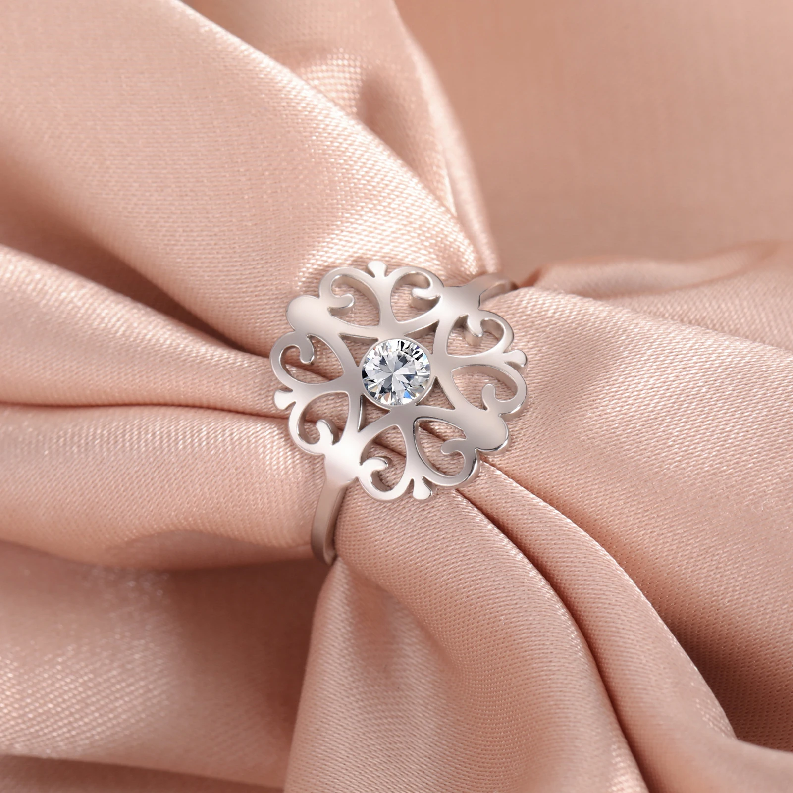 Skyrim Edelstahl-Blumenring mit Klaren Zirkonen Damenringe Ehering Böhmischer Schmuck Jubiläumsgeschenk Großhandel – Detail 16