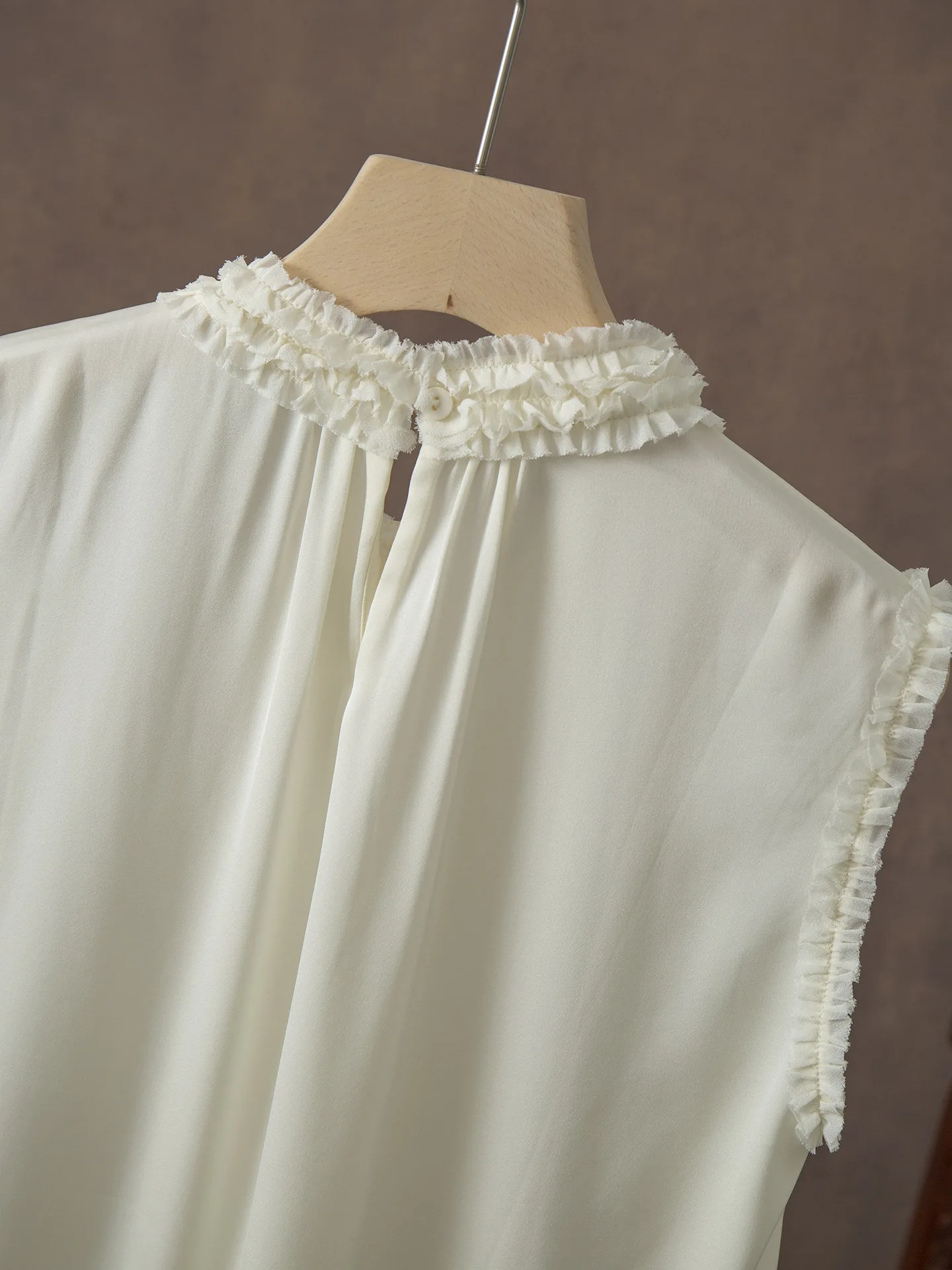 Women's Sleeveless Ruffle Trim Solid Color Silk T-Shirt 2026 Summer French Style Elegant Top Casual Blouse Chic Streetwear