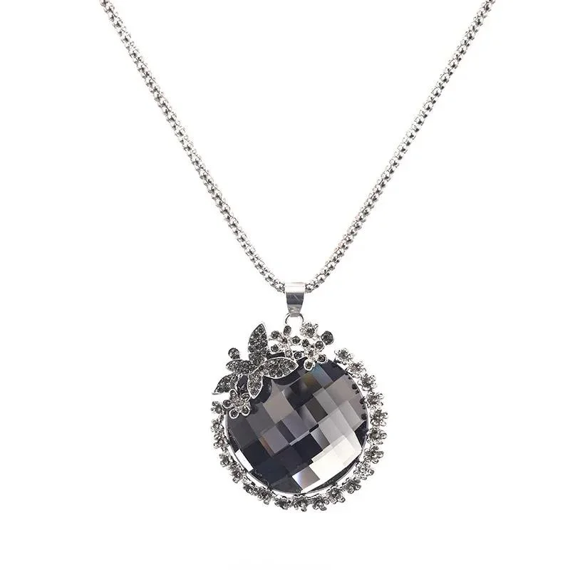 2024 Romantic Butterfly Round Crystal Sweater Chain Necklaces Korean Female Long Chain Necklace for Women Lady Accessories