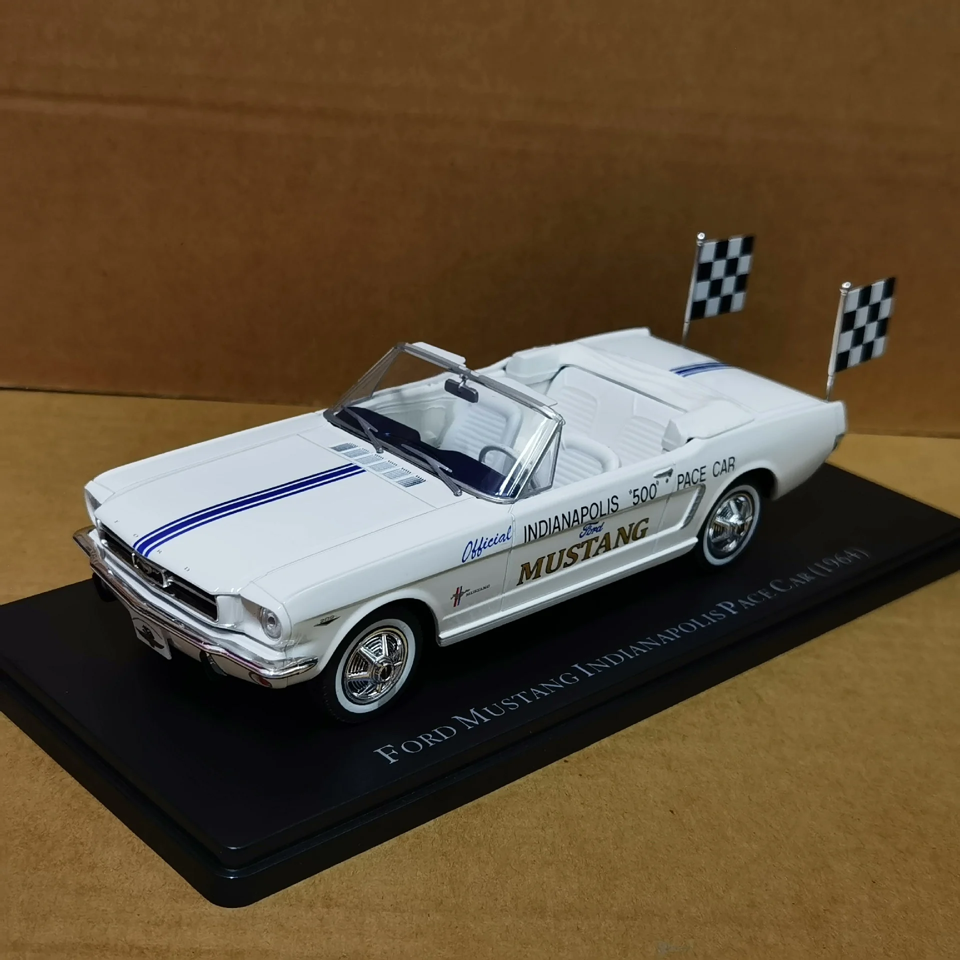 

Diecast IXO 1/24 Scale FORD MUSTANG 1964 Alloy Car Model Collectible Toy Gift Souvenir Display Ornament