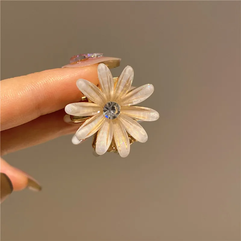 Small Daisy Flower Hair Claw Cute Daisy Hairpins Headwear Romantic Hair Accessories Girl Side Bangs Clip Sweet Hair Clips Headdr