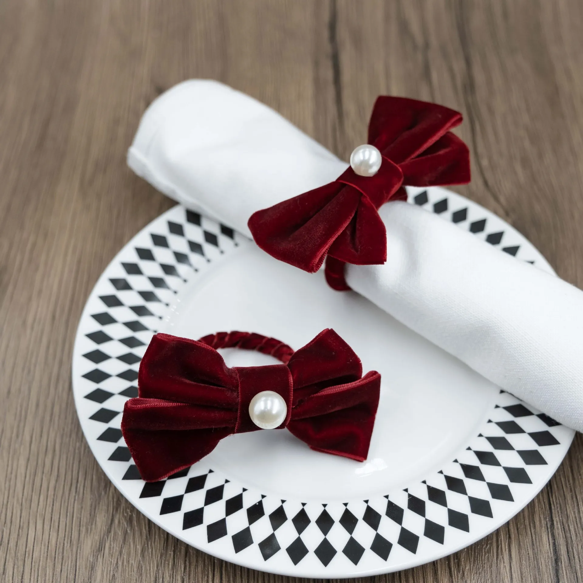2Pcs Burgundy Velvet Bowknot Napkin Rings Christmas Wedding Party Table Decor Holiday Banquet Napkin Holders