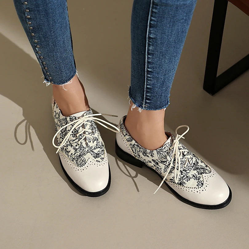 Embroidered Floral Fabric Patchwork Pu Lace Up Mary Jane Shoes Breathable Lining Patchwork Women's Pumps