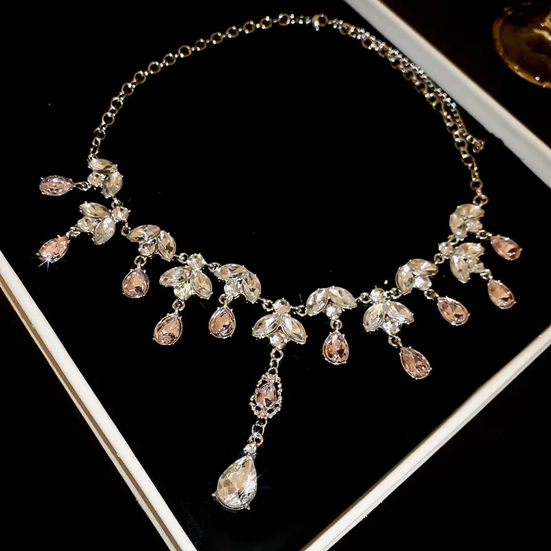 Leaves Oval Water Drop Rhinestones Pendant Necklaces for Women Pink Temperament Tassel Clavicle Chain Shiny Party Neck Jewelry K