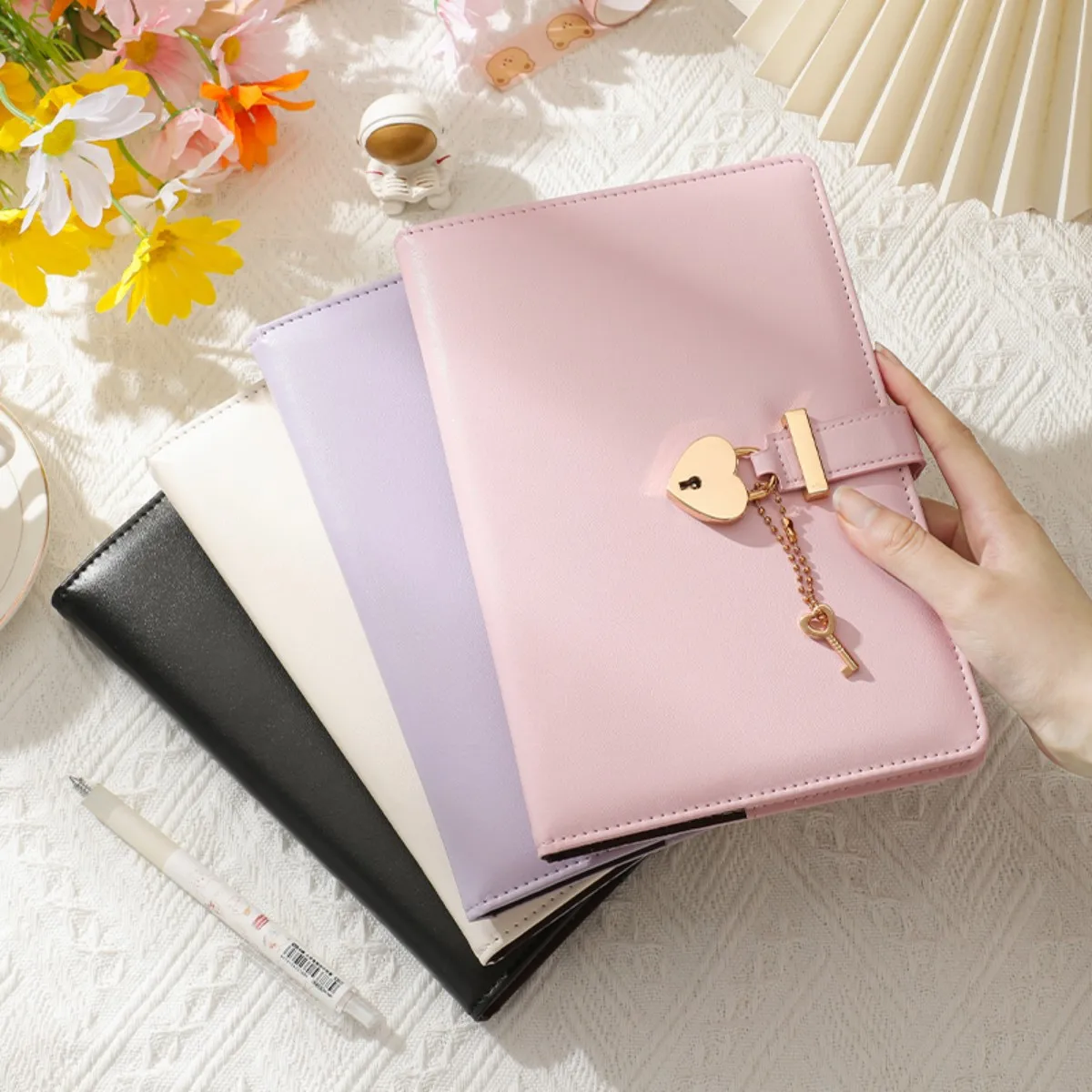 1 بطاقة ميزانية Mpc 2 كتب + 2 أكياس بسحاب + 2 ملصقات A5 كلمة مرور قفل الحب مع دفتر مذكرات قفل ، يد طالبة على شكل قلب فتاة #4