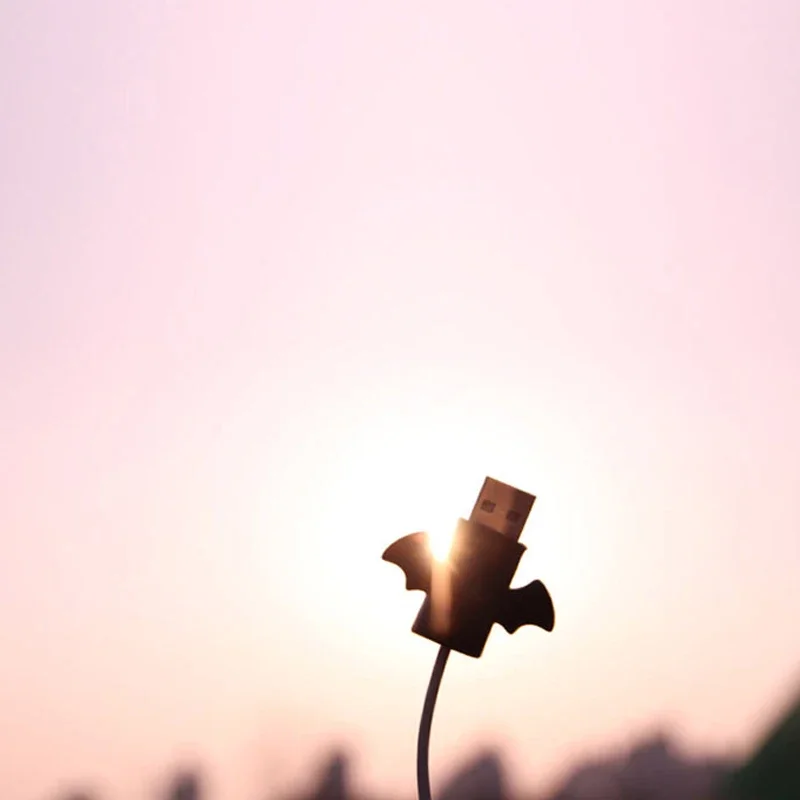 2Pcs Nette Engel Flügel Kabel Protector Kopfhörer USB Kabel Wickler Draht Veranstalter Halter Clip Wrap Schreibtisch Set Stationäre für iphone