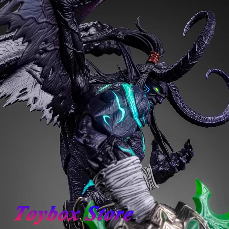 

Hero Toys 1/10 Black Version Demon Hunter Illidan Figurine Movable Wings Mini Shield Decor 7" Delicate Monster Action Figure