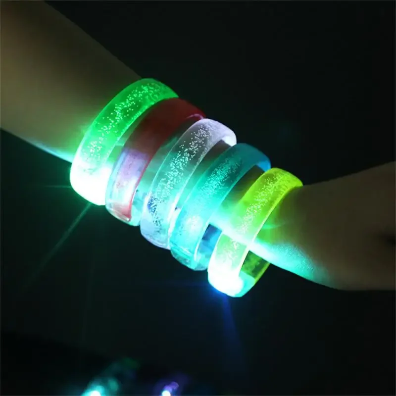 1 ชิ้น LED สร้อยข้อมือส่วนบุคคลโลโก้ที่กําหนดเองกระพริบ Light Up สร้อยข้อมือ Glow Stick สายรัดข้อมือวันเกิดนีออนงานแต่งงาน