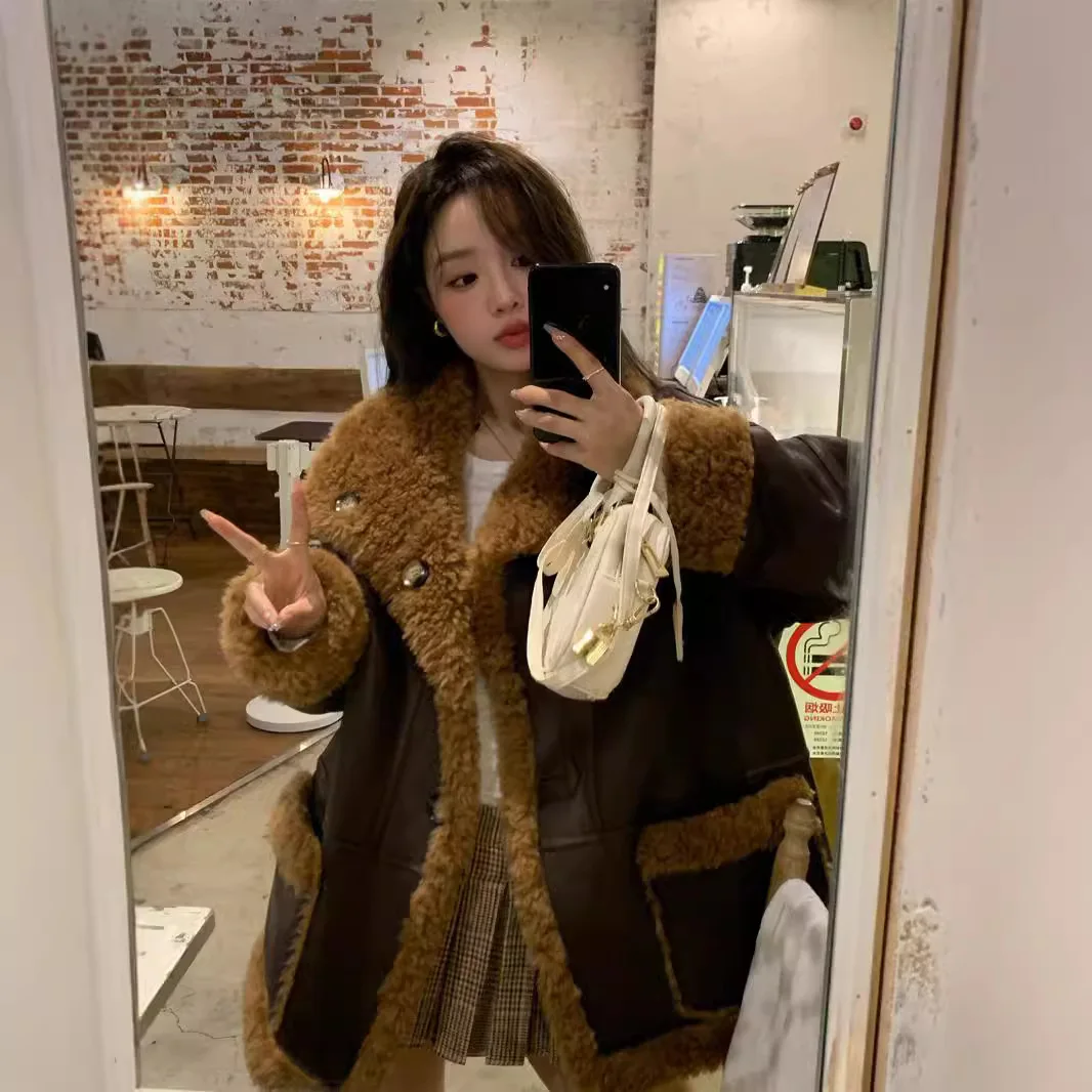 Gilded second-generation 24 winter new all wool fur one-piece coat for women, medium to long style lamb fur grass coat, worn on