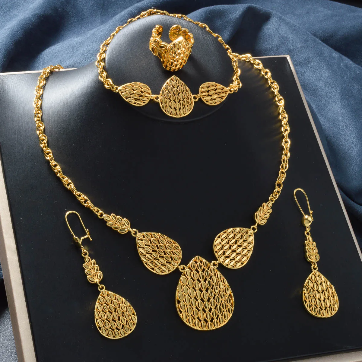 

Elegant Waterdrop-Shaped Jewelry Set Gold Plated Necklace Bracelet Earrings Ring Four-Piece Set Gift Wedding Party Anniversary