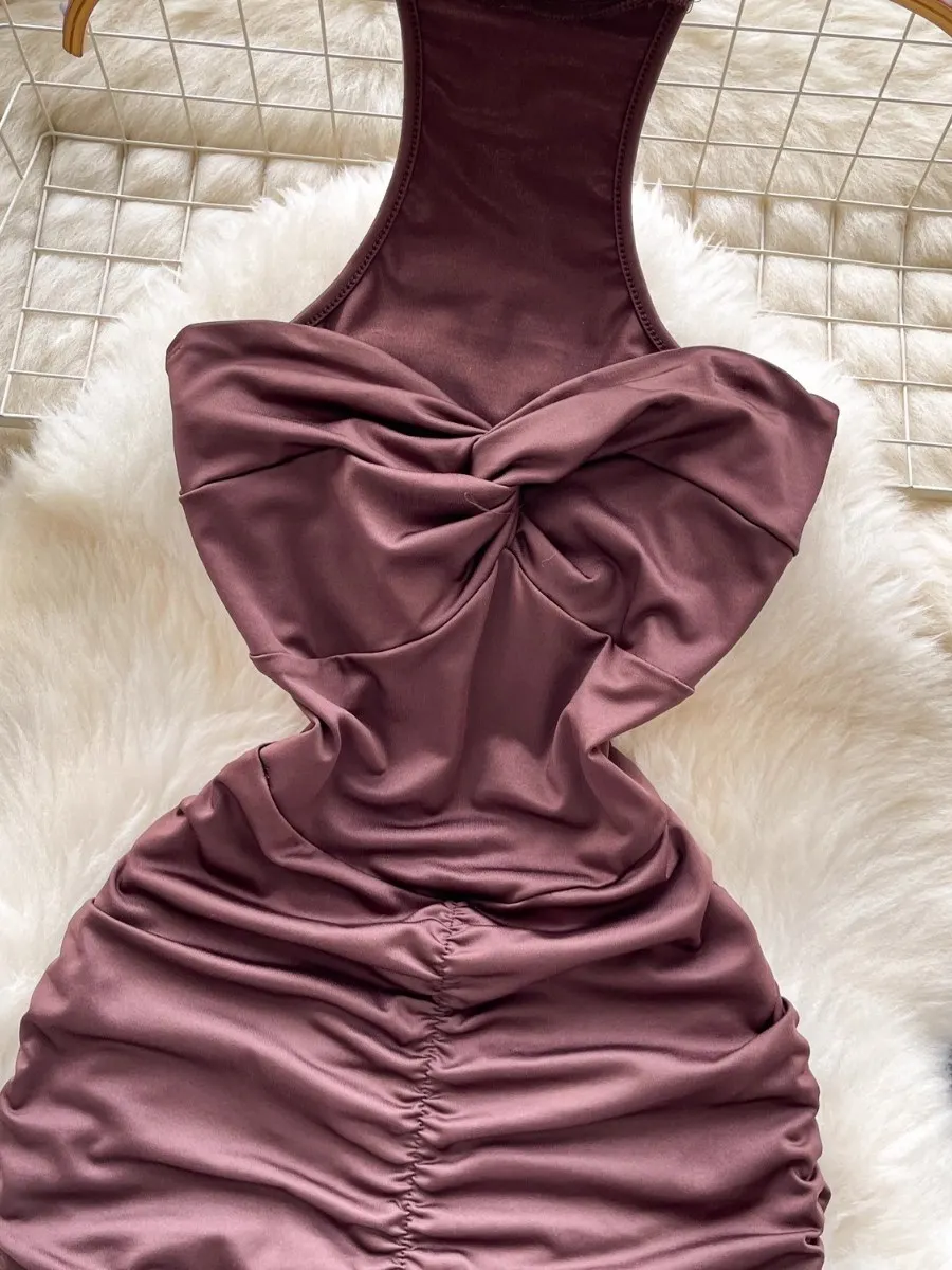 Foamlina 2025, Sommer-Neckholder, Twist-Design, schmale Passform, schmeichelhaftes Minikleid, High Street Damen, Pure Desire Mini-Kurzrock