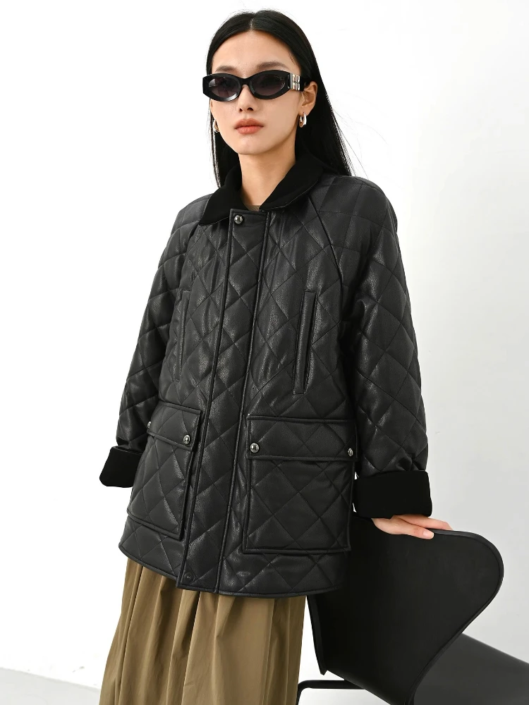 Piumini trapuntati in vera pelle per donna Autunno Inverno 2025 Nuovo cappotto in piuma d'oca bianca semplice di fascia alta in vera pelle di pecora nera