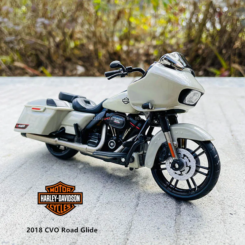 Maisto 1:18 Harley-Davidson Motorcycle 2018 CVO Road Glide Cream White Alloy Motorcycle Model Toy Car Collection