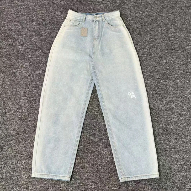 

Уличная одежда с буквенным логотипом и принтом Mertra Джинсы Мужчины Женщины Хип-хоп Свободные винтажные потертые старые джинсовые брюки Повседневные прямые брюки