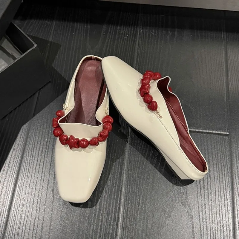 Women's Flat Slip-On Mule Slippers Leather Version Beaded Painted Leather Head Covering Slip-On Comfortable Cross Buckle