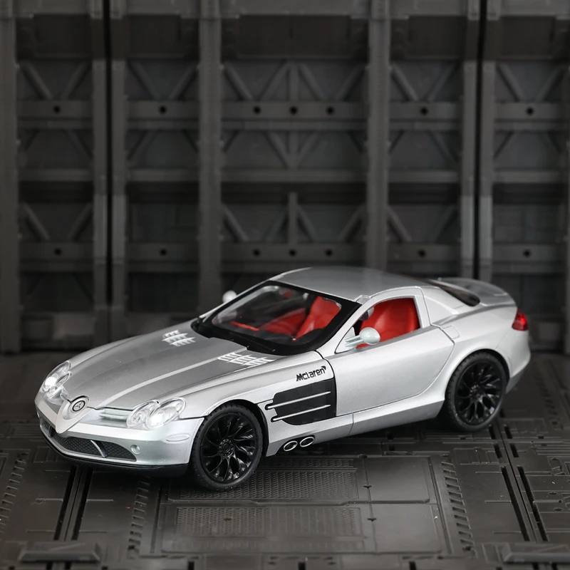 

1:24 Benz SLR модель автомобиля из сплава, декоративная дверь, которую можно превратить в ударопрочную детскую акустооптическую игрушку в подарок