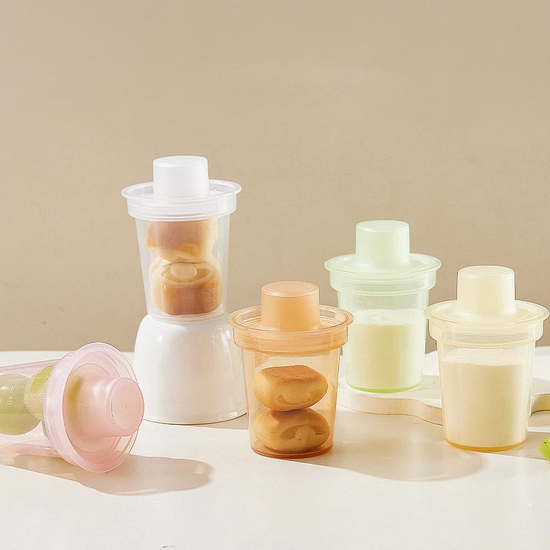 Mini portable baby food storage box, essential for storing baby food, travel cartoon mini portable snack dispenser