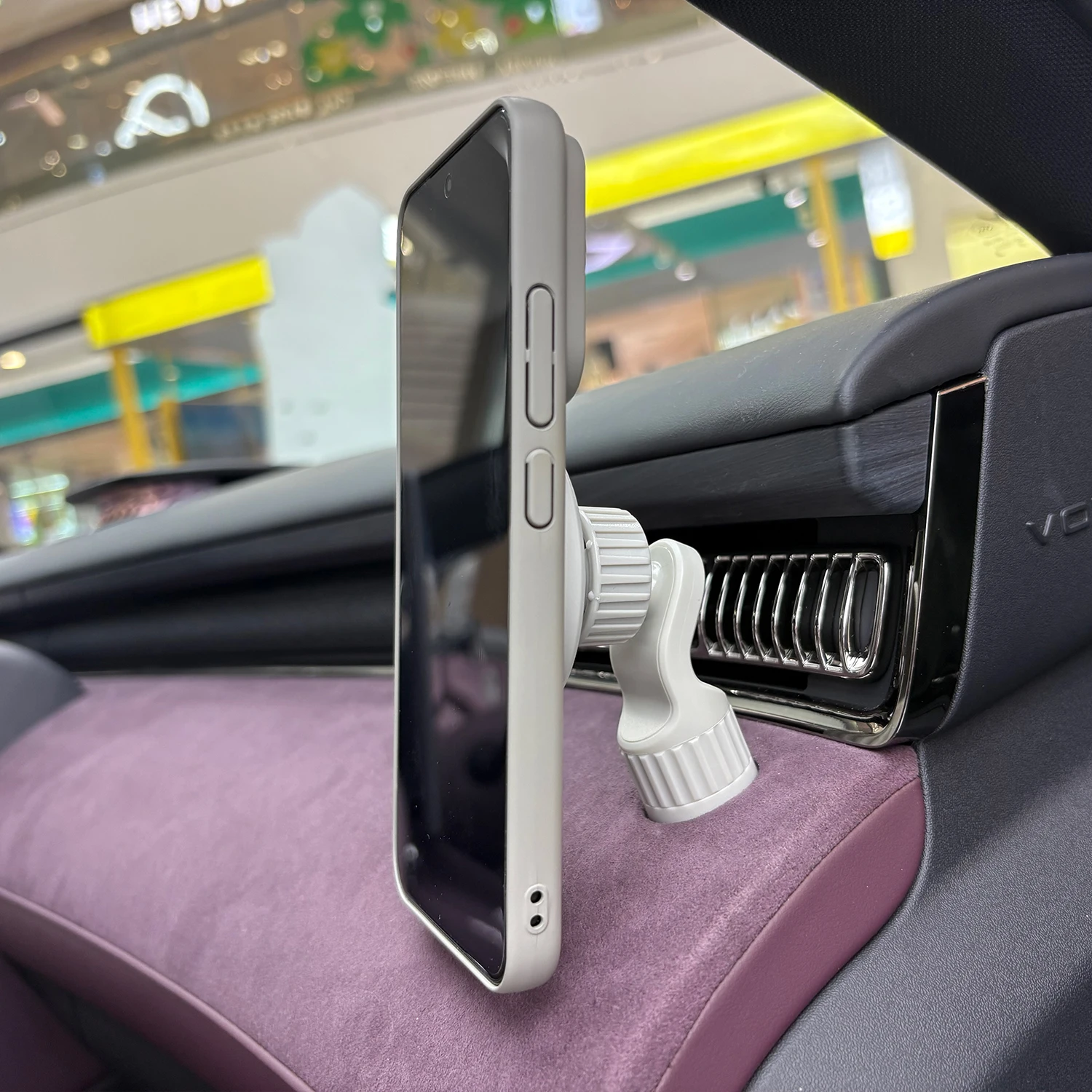 

Car Phone Mount Stand for VOYAH FREE+ Car Phone Holder for VOYAH FREE+ Vehicle Bracket Magnetic type and Clamping type