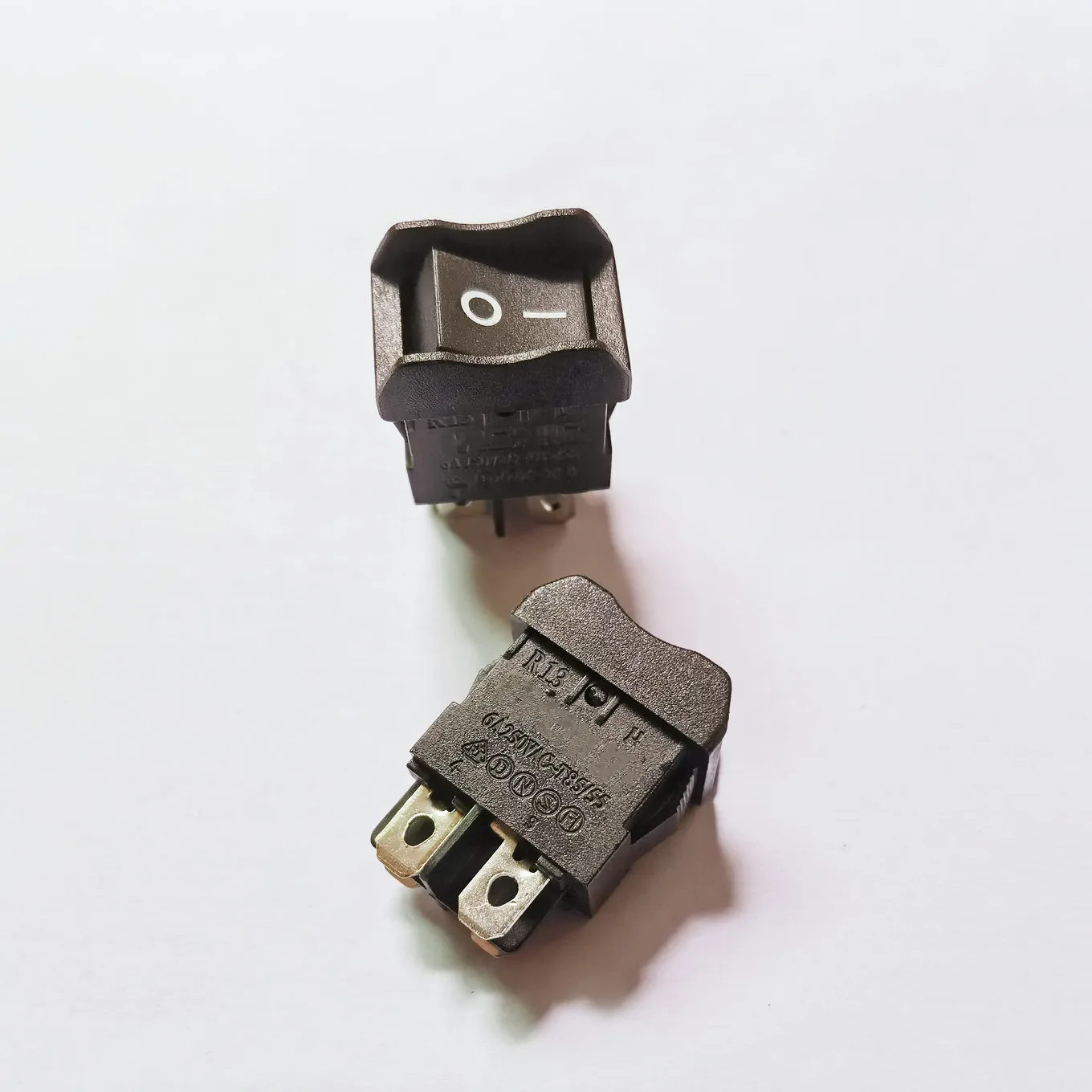 

Оригинальный новый 100% кулисный переключатель R130-22C-11P-A с перегородкой против неправильных ситуаций