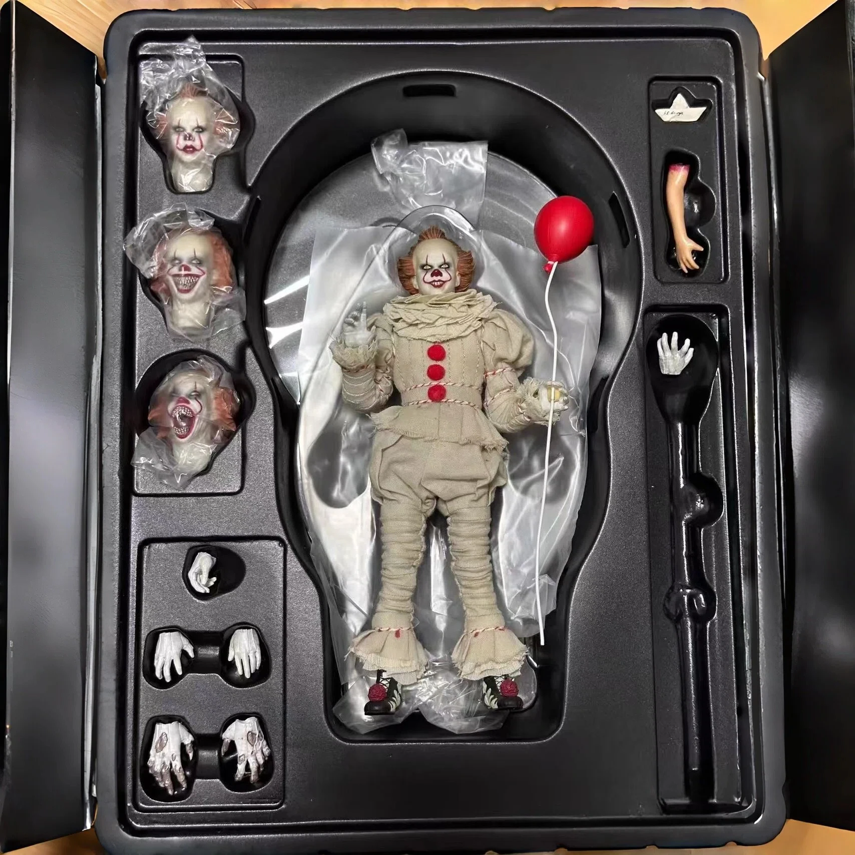 Mezco Ant Clown Returns Pennywise Action Figure Collectible Ornament Holiday Toy Gift