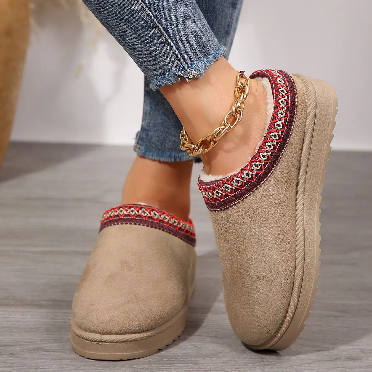 Stivali da neve da donna Warm 2024 New Winter pelle scamosciata Slip on Platform scarpe in cotone stivali caldi in Cashmere pantofole in cotone da