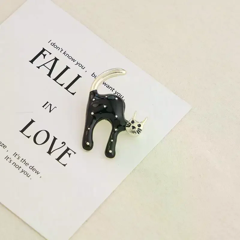 Creative Black White Enamel Cat Brooches For Women Girls Fashion Cartoon Cute Kitten Animal Brooch Clothing Accessories Jewelry
