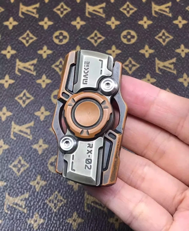 

Second-hand product EDC MACKIE Rx-02 white purple copper fingertip gyroscope Decompression toys