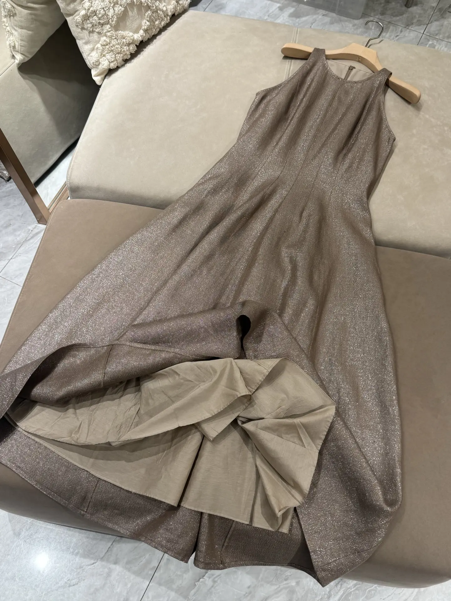Klassisches Funkelndes Seiden-Tailliertes Ärmelloses Leinenkleid Elegantes Klassisches Retro Einfarbiges Pendler-Damenkleid in Lang