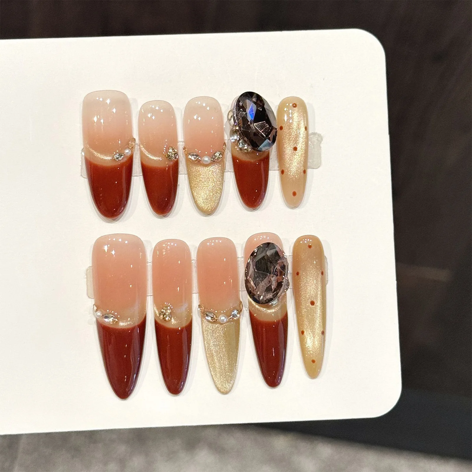 10 Stück Handgefertigte Lange Ovale French Press-on Nägel Rot-Gold Farbverlauf Künstliche Nägel Mit Strass-Dekor Falsche Nagelaufkleber