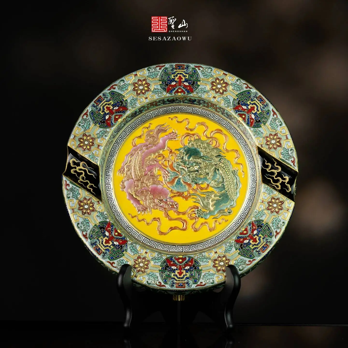High-End Ceramic Cigar Holder With Gold Enamel Carving Of Two Lions And Copper Animal Motifs From The Holy Mountain (Large)