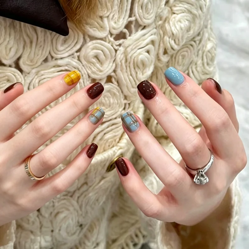 30 faux ongles mignons au design de dessin animé, idéaux pour l'automne/hiver, courts, en forme de haricot, à presser, cadeaux parfaits pour les filles et les amies