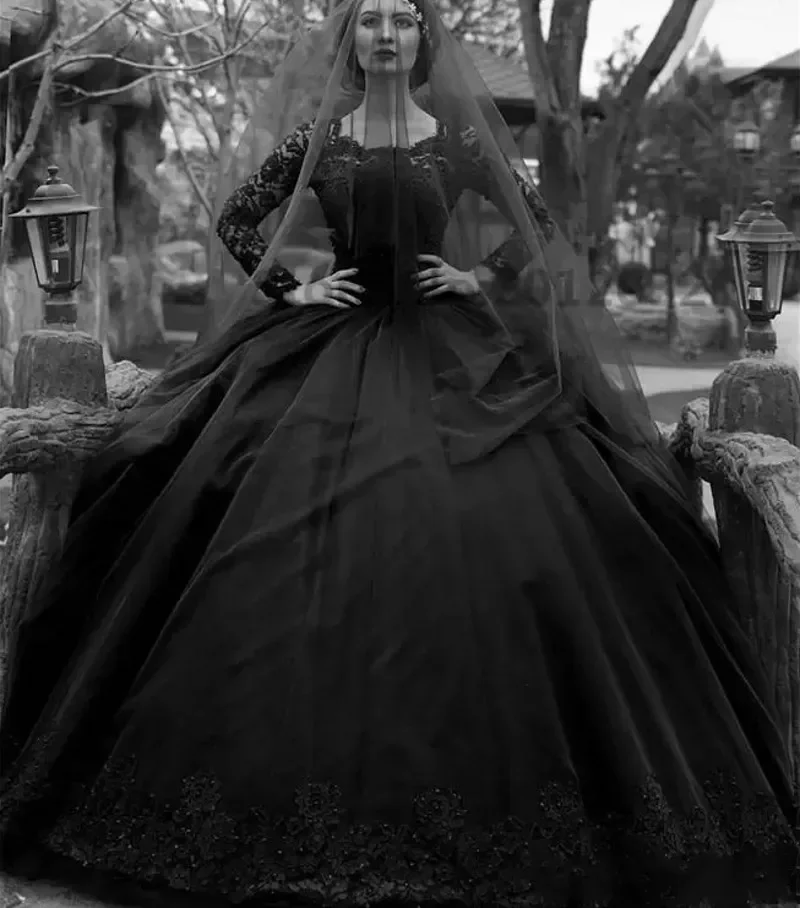 customized2025 Long Sleeve Black Gothic Wedding Dress Arabic Victorian Lace Applique Bridal Gown Plus Size Made Vestido De Noiva