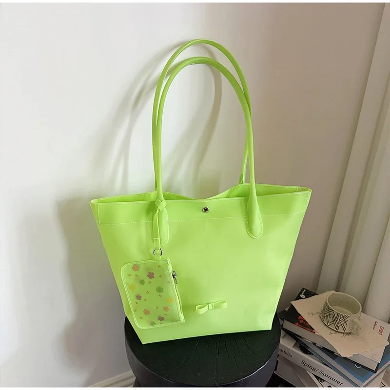 Transparente PVC-Tragetasche in Jelly-Farbe, Damen-Umhängetasche für den Arbeitsweg, wasserdichte Einkaufstasche mit großem Fassungsvermögen, transparente Handtasche mit Tragegriff oben – Detail 10